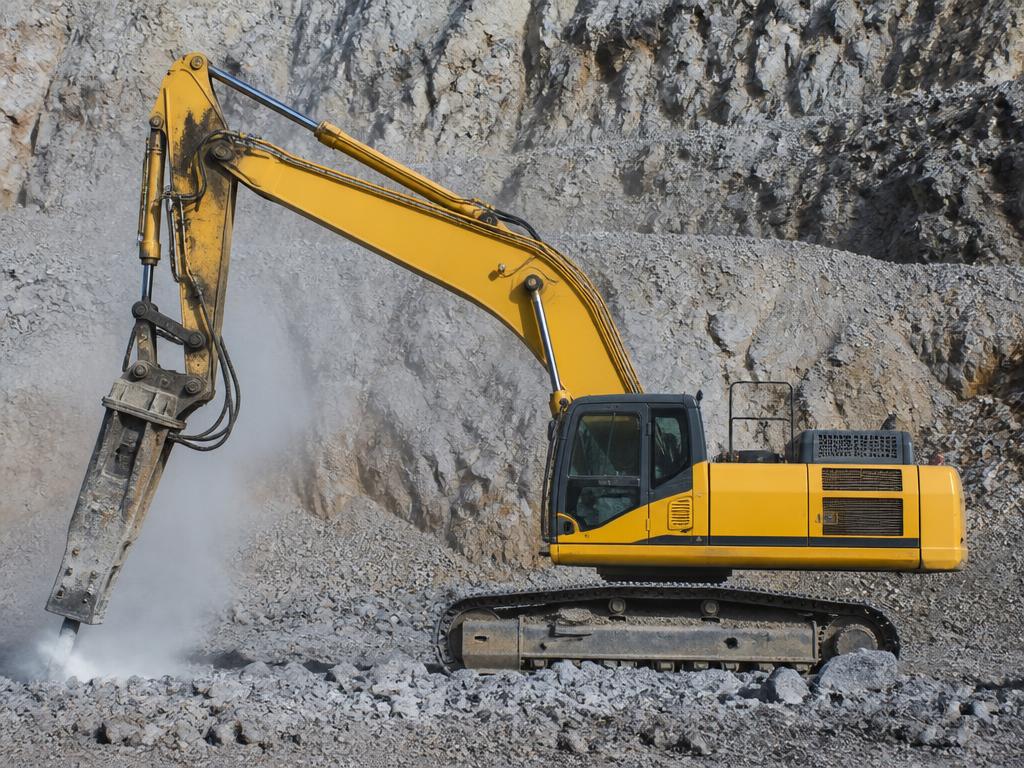30 Ton Excavator with Pecker for hire in Mbombela photo 2
